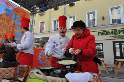 Открытие городского Масленичного фестиваля в Камергерском переулке.