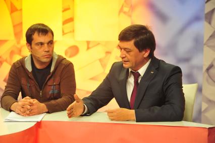 ИД `Комсомольская правда`. Заместитель редактора отдела экономики Валерий Бутаев и вице-президент `ОПОРЫ РОССИИ` Азат Газизов.