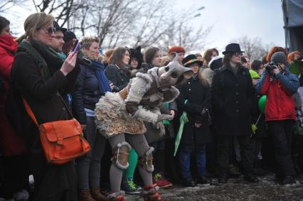 ЦПКиО им. Горького. Парад в честь Дня Святого Патрика. На снимке: участники парада.