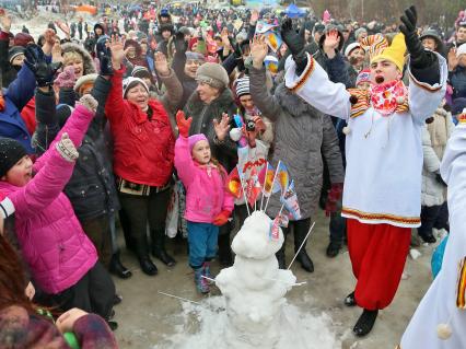 Во время масленичных гуляний люди встречают весну.