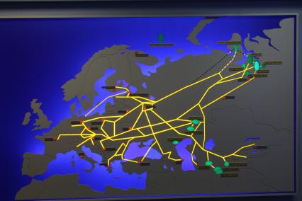 Новый Уренгой. Здание музея ООО `Газпром добыча Уренгой`. На снимке: схема газопровода по миру.