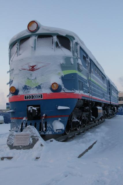 Новый Уренгой. На снимке: грузовой тепловоз серии ТЭ-3.