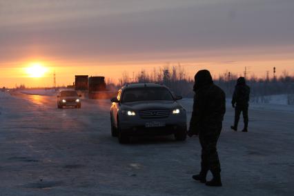 Новый Уренгой. На снимке: КПП. В декабре 2012 года власти города ввели пропускную систему на въезд в город.