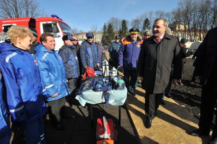 Рабочая поездка главы МЧС России Владимира Пучкова в Калининград. Полевой лагерь Единой государственной системы предупреждения и ликвидации чрезвычайных ситуаций (РСЧС) Калининградской области. На снимке: министр по делам ГО, ЧС и ликвидации последствий стихийных бедствий Владимир Пучков (справа).