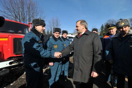 Рабочая поездка главы МЧС России Владимира Пучкова в Калининград. Полевой лагерь Единой государственной системы предупреждения и ликвидации чрезвычайных ситуаций (РСЧС) Калининградской области. На снимке: министр по делам ГО, ЧС и ликвидации последствий стихийных бедствий Владимир Пучков (справа).