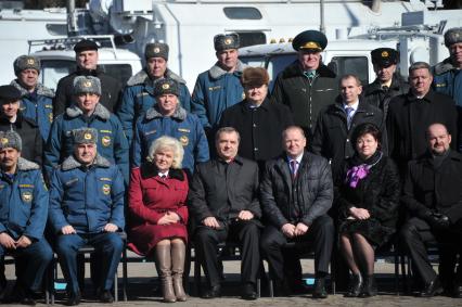 Рабочая поездка главы МЧС России Владимира Пучкова в Калининград. Заседание выездной коллегии МЧС России. На снимке: министр по делам гражданской обороны, чрезвычайным ситуациям и ликвидации последствий стихийных бедствий Владимир Пучков и губернатор Калининградской области Николай Цуканов (в центре слева направо).