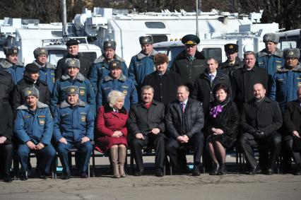 Рабочая поездка главы МЧС России Владимира Пучкова в Калининград. Заседание выездной коллегии МЧС России. На снимке: министр по делам гражданской обороны, чрезвычайным ситуациям и ликвидации последствий стихийных бедствий Владимир Пучков и губернатор Калининградской области Николай Цуканов (в центре слева направо).