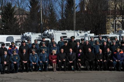 Рабочая поездка главы МЧС России Владимира Пучкова в Калининград. Заседание выездной коллегии МЧС России. На снимке: министр по делам гражданской обороны, чрезвычайным ситуациям и ликвидации последствий стихийных бедствий Владимир Пучков и губернатор Калининградской области Николай Цуканов (в центре слева направо).