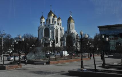 Площадь Победы. На снимке: Храм Христа Спасителя - главный православный храм Калининграда.