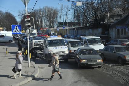 Виды Калининграда. На снимке: автомобильная пробка..