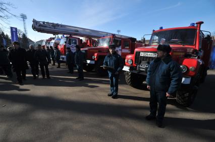 Рабочая поездка главы МЧС России Владимира Пучкова в Калининград. Торжественная передача новой техники подразделениям федеральной и региональной противопожарной службы.