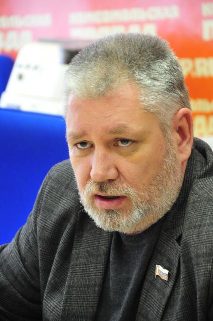 ИД `Комсомольская правда`. Круглый стол на тему: `Что будет с московским Арбатом?`. На снимке:  руководитель муниципального образования Арбат Евгений Бабенко