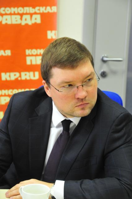 ИД `Комсомольская правда`. Круглый стол на тему: `Что будет с московским Арбатом?`. На снимке:  директор кафе `Синий троллейбус` Алексей Ермилов