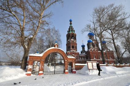 Поселок Черкизово. Храм Покрова пресвятые Богородицы, чудотворца Николая и преподобного Сергия.