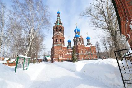 Поселок Черкизово. Храм Покрова пресвятые Богородицы, чудотворца Николая и преподобного Сергия.