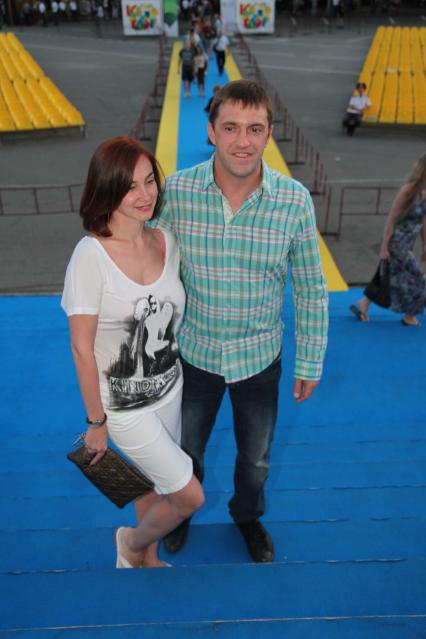 Диск59. \"Кинотавр\" 2011 год. На снимке: актер Вдовиченков Владимир с женой актрисой Филипповой Ольгой