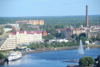 Вид на город с башни Выборгского замка.