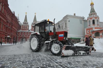 Красная площадь. На снимке: снегоуборочная техника.