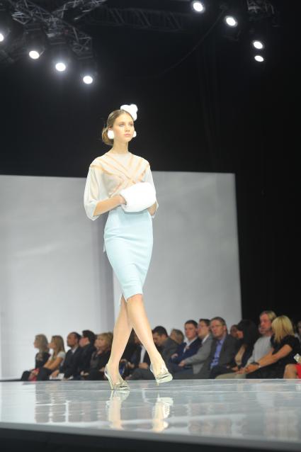 Гостиный двор. Неделя моды в Москве `Volvo Moscow Fashion Week`. Показ коллекции Valentin Yudashkin.