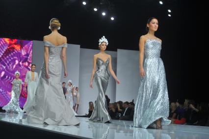 Гостиный двор. Неделя моды в Москве `Volvo Moscow Fashion Week`. Показ коллекции Valentin Yudashkin.