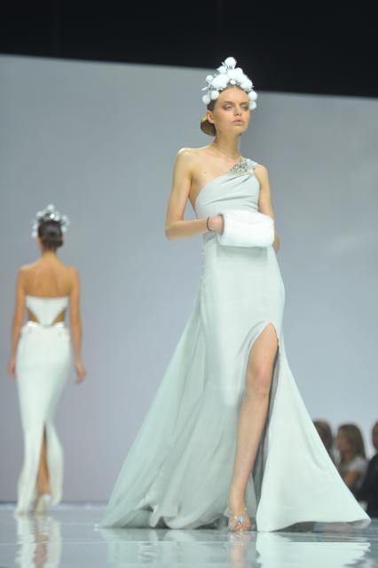 Гостиный двор. Неделя моды в Москве `Volvo Moscow Fashion Week`. Показ коллекции Valentin Yudashkin.