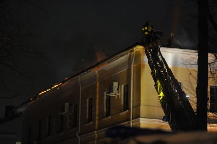 Во время тушения пожара в здании Государственного института театрального искусства (ГИТИС)