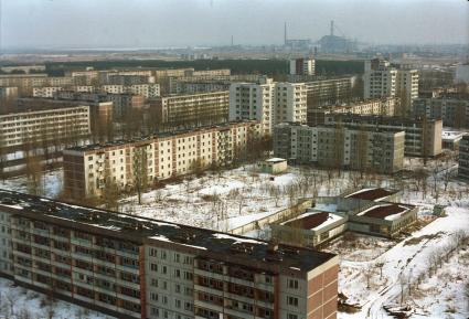 Последствия Чернобыльской АЭС. На снимке: вид на атомную станцию из города Припять.