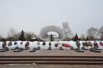 Митинское кладбище. На снимке: мемориал жертвам аварии на Чернобыльской АЭС .