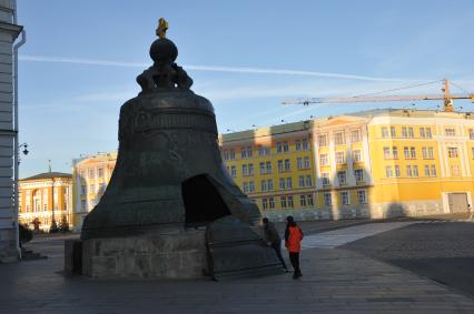 Московский кремль. На снимке: Царь-колокол.