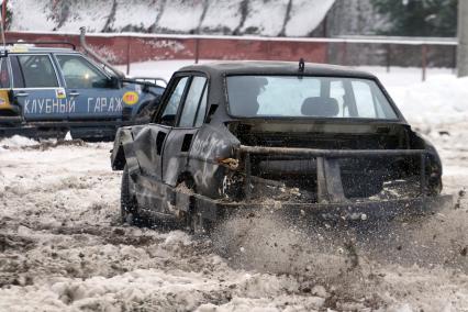 Автобои в рамках зимний мотофестиваля `Завируха-2013`.