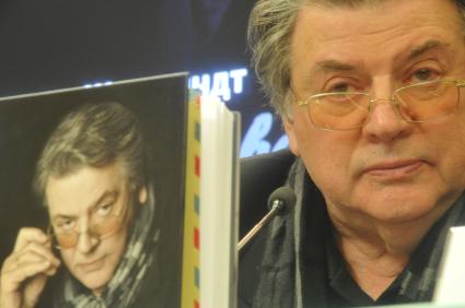 Пресс-центр (ММПЦ) агентства РИА Новости. Презентация книги А.Ширвинда `Проходные дворы биографии`. На снимке: актер Александр Ширвиндт