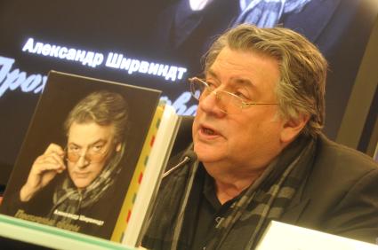 Пресс-центр (ММПЦ) агентства РИА Новости. Презентация книги А.Ширвинда `Проходные дворы биографии`. На снимке: актер Александр Ширвиндт