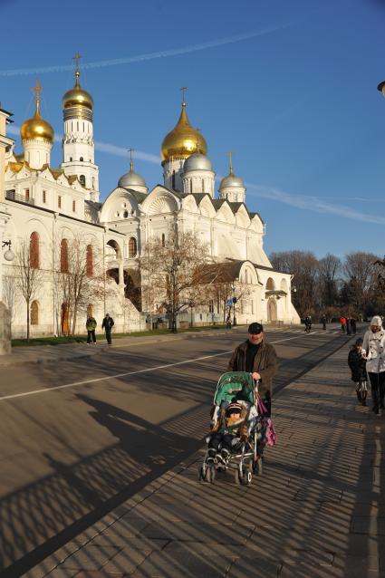 Московский Кремль. На снимке: Успенский собор