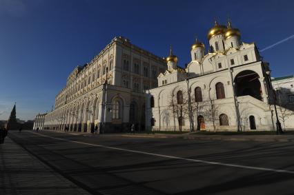 Московский Кремль. На снимке: Успенский собор