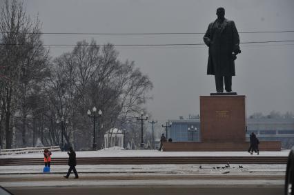 Площадь Ленина. Памятник В. И.Ленину.