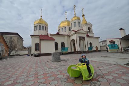 Грозный. На снимке: православный храм.