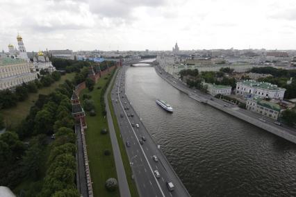 Московский Кремль. Большой Кремлевский дворец. Кремлевская набережная. Москва-река.