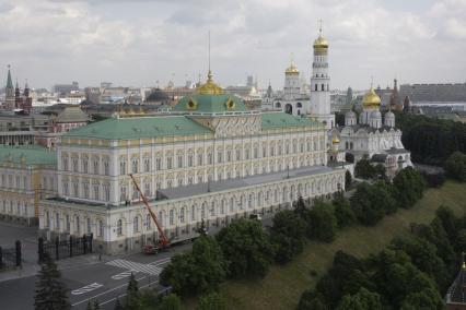 Московский Кремль. Большой Кремлевский дворец. Колокольня Ивана Великого. Архангельский собор.