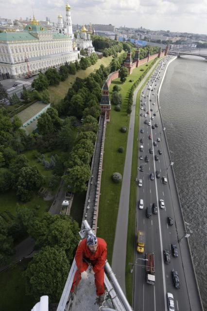 Московский Кремль. Большой Кремлевский дворец. Кремлевская набережная. Москва-река.