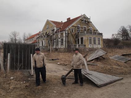 Усадьба в поселке Нагорное, где скончался великий русский полководец Барклай де Толли, принадлежащая бизнесмену Виктору Батурину арестована судебными приставами и выставлена на продажу за 1 млн.  907 тыс. рублей.