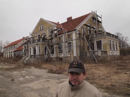 Усадьба в поселке Нагорное, где скончался великий русский полководец Барклай де Толли, принадлежащая бизнесмену Виктору Батурину арестована судебными приставами и выставлена на продажу за 1 млн.  907 тыс. рублей.