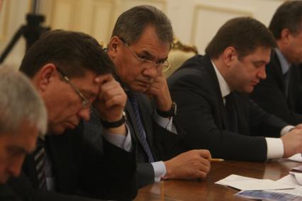 Заседание Президиума правительства РФ. На снимке: Глава МЧС России Сергей Шойгу (в центре)