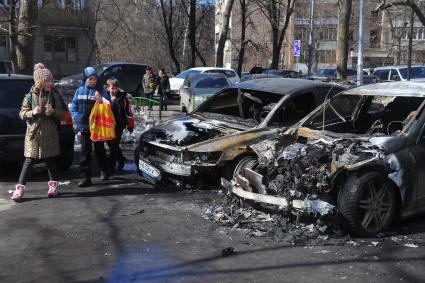 Ленинградское шоссе, д.9. На снимке: сгоревшие автомобили.