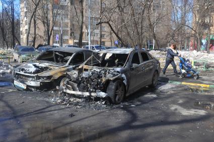 Ленинградское шоссе, д.9. На снимке: сгоревшие автомобили.