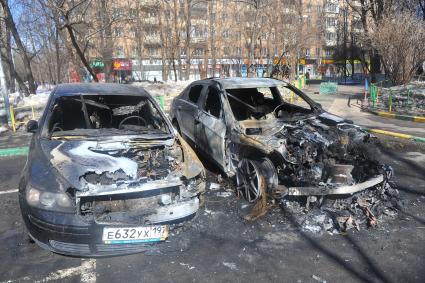 Ленинградское шоссе, д.9. На снимке: сгоревшие автомобили.