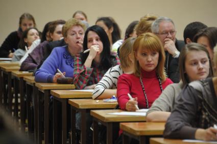 РУДН им. Патриса Лумумбы. Жители Москвы принимают участие в международной акции по массовой проверке грамотности `Тотальный диктант`.