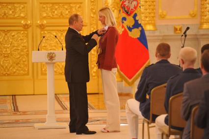 Владимир Путин принял в Кремле членов национальной паралимпийской сборной, победителей и призёров XIV Паралимпийских игр в Лондоне. На снимке: президент России Владимир Путин.