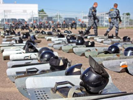 Подготовка ОМОНовцев к акциям протеста.