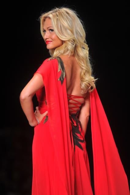ЦВЗ `Манеж`. Российская Неделя моды `Mercedes-Benz Fashion Week Russia`. Показ коллекции Julia Dalakian. На снимке: телеведущая Виктория Лопырева
