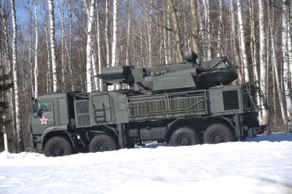 Воинская часть ПВО и воздушно-космической обороны. На снимке: самоходный зенитный ракетно-пушечный комплекс (ЗРПК) `Панцирь-С1`.